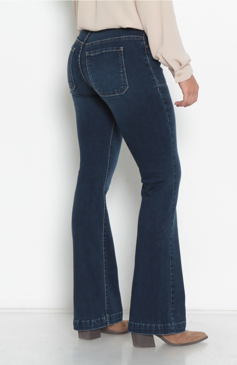 JEANS CARGO , PIERNA FLARE ,TIRO ALTO ,PRETINA MEDIA DOS BOTONES