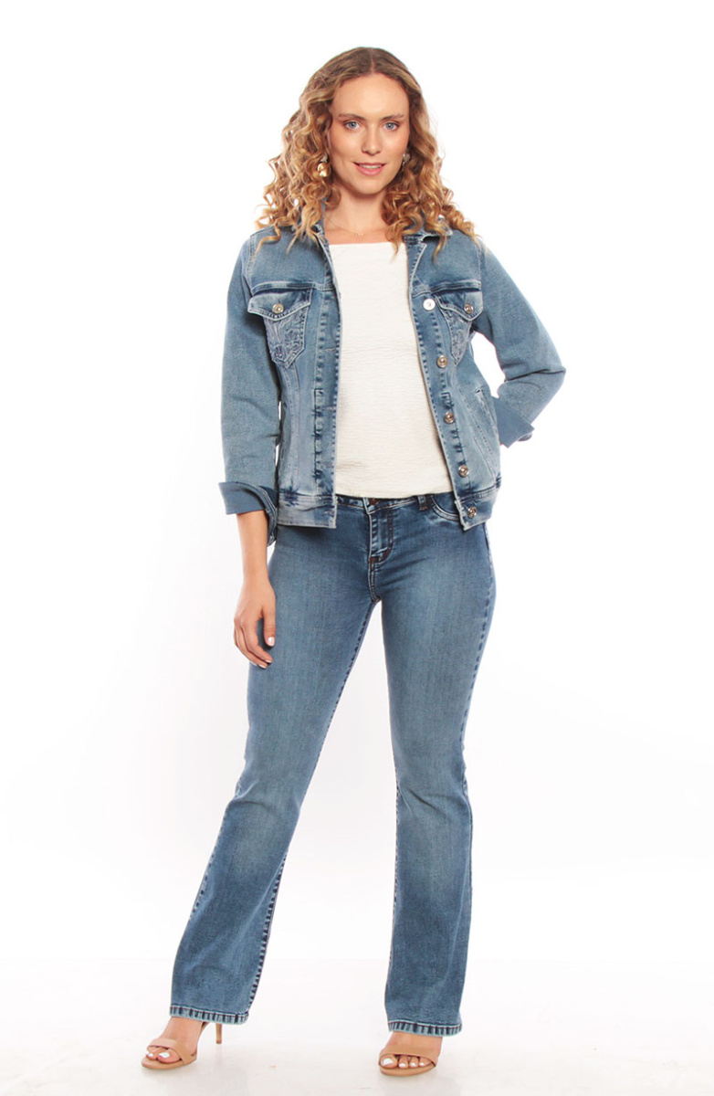 JEANS TIRO BAJO FLARE  PRETINA  UN BOTON
