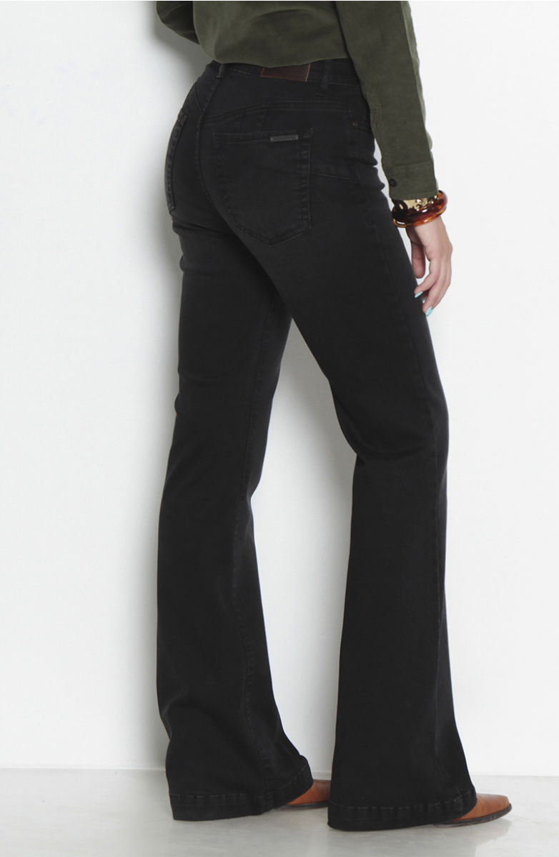 JEANS FLARE TIRO ALTO PRETINA BASICA UN BOTON