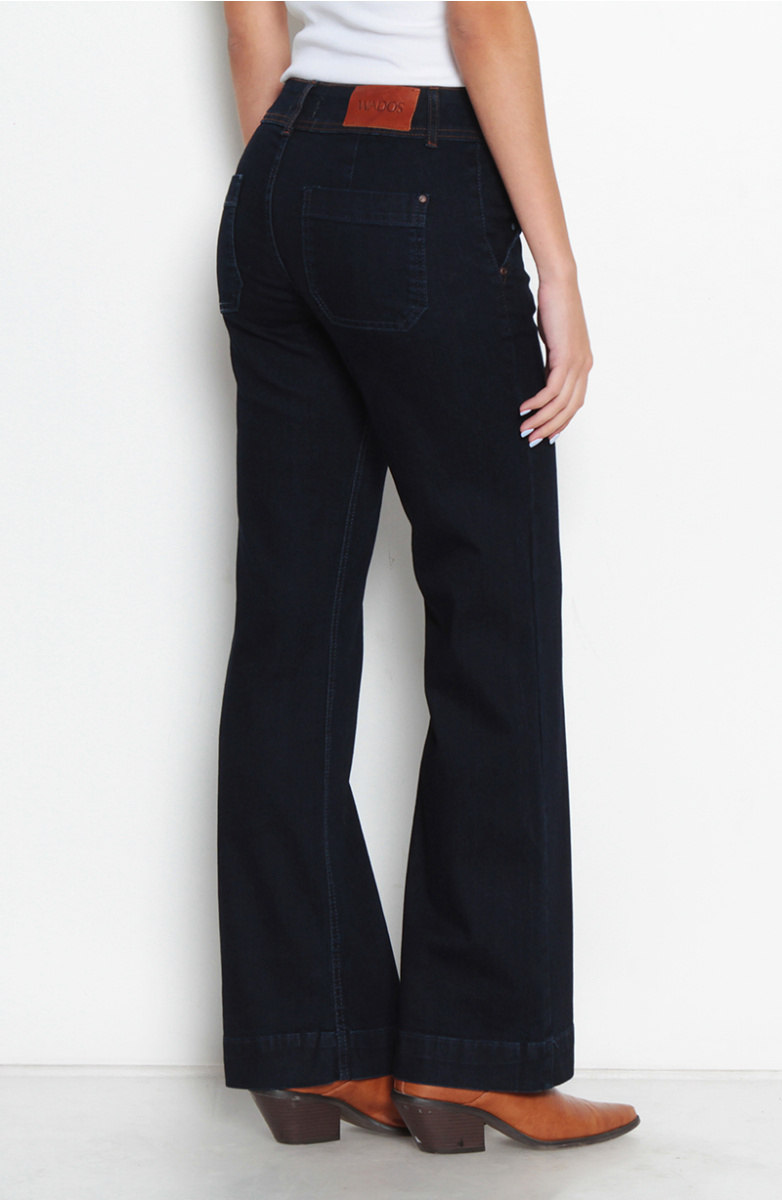 JEANS FLARE TIRO ALTO PRETINA BASICA UN BOTON
