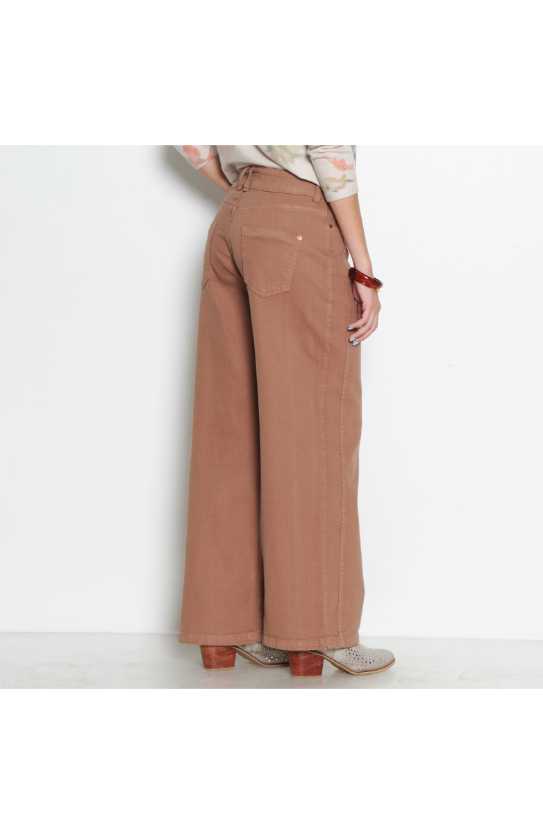 JEANS TIRO MEDIO WIDE PRETINMA UN BOTON