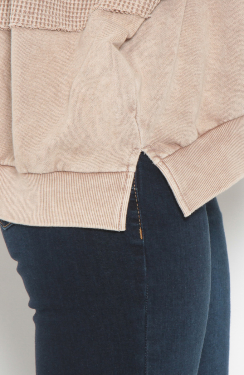 SWEATER ACID WASH MANGA LARGA ESCOTE REDONDO CON TEXTURA