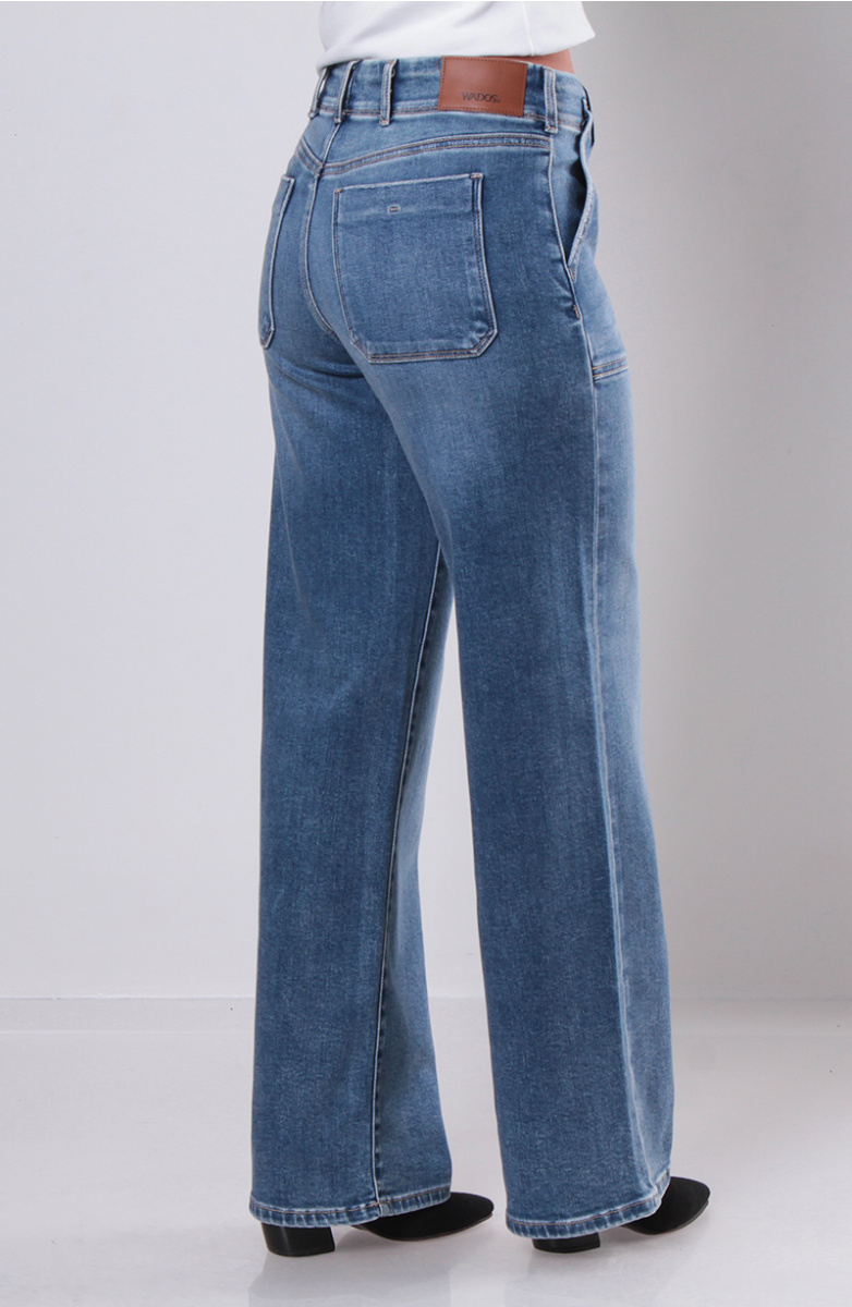 JEANS RECTO TIRO ALTO PRETINA MEDIA 2 BOTONES