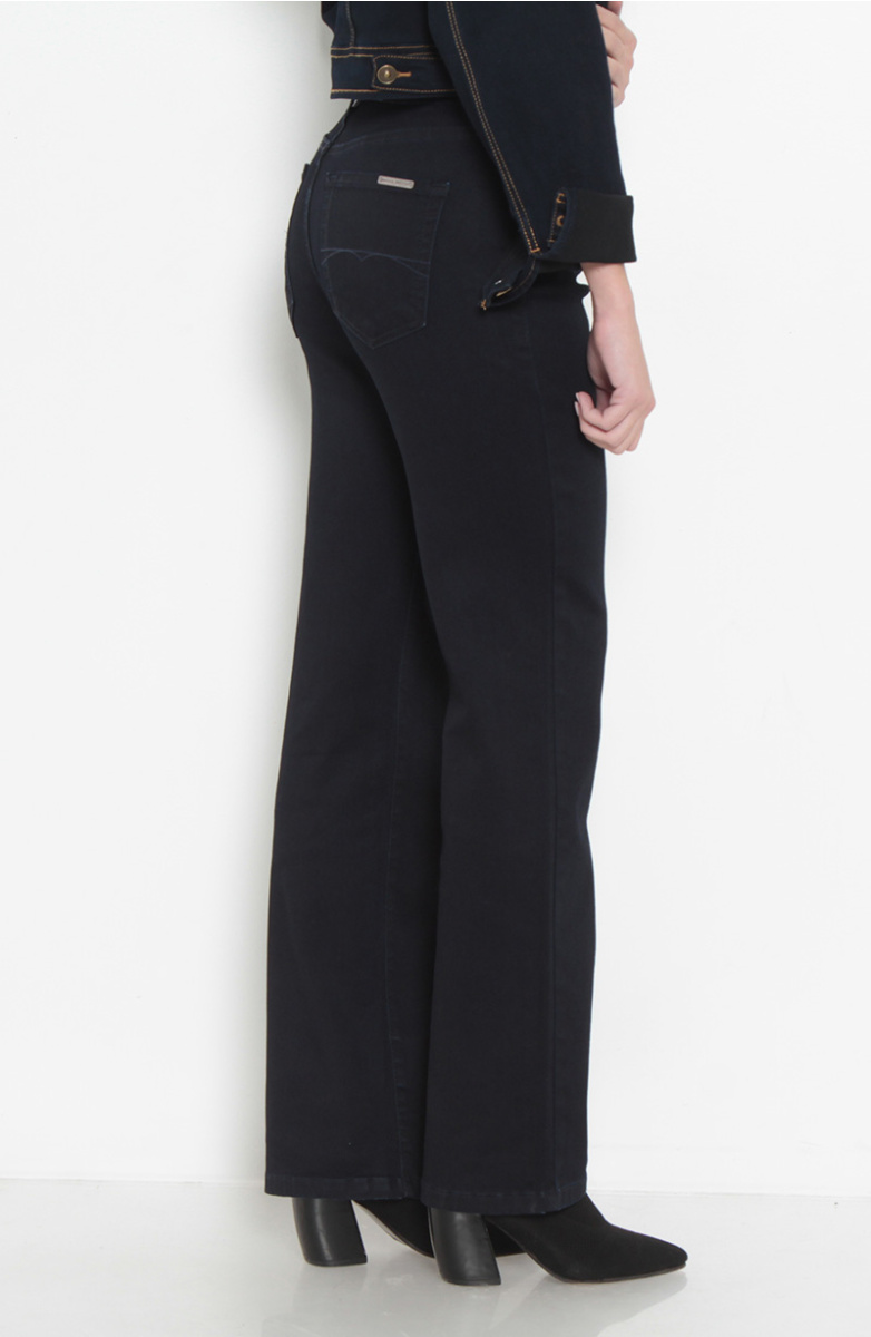 JEANS RECTO TIRO ALTO PRETINA BASICA CON UN BOTON