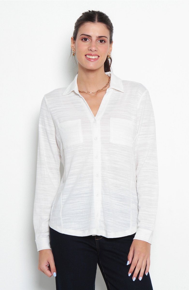 BLUSA MANGA LARGA ABOTONADA EN DELANTERO CON BOLSILLO ESCOTE V
