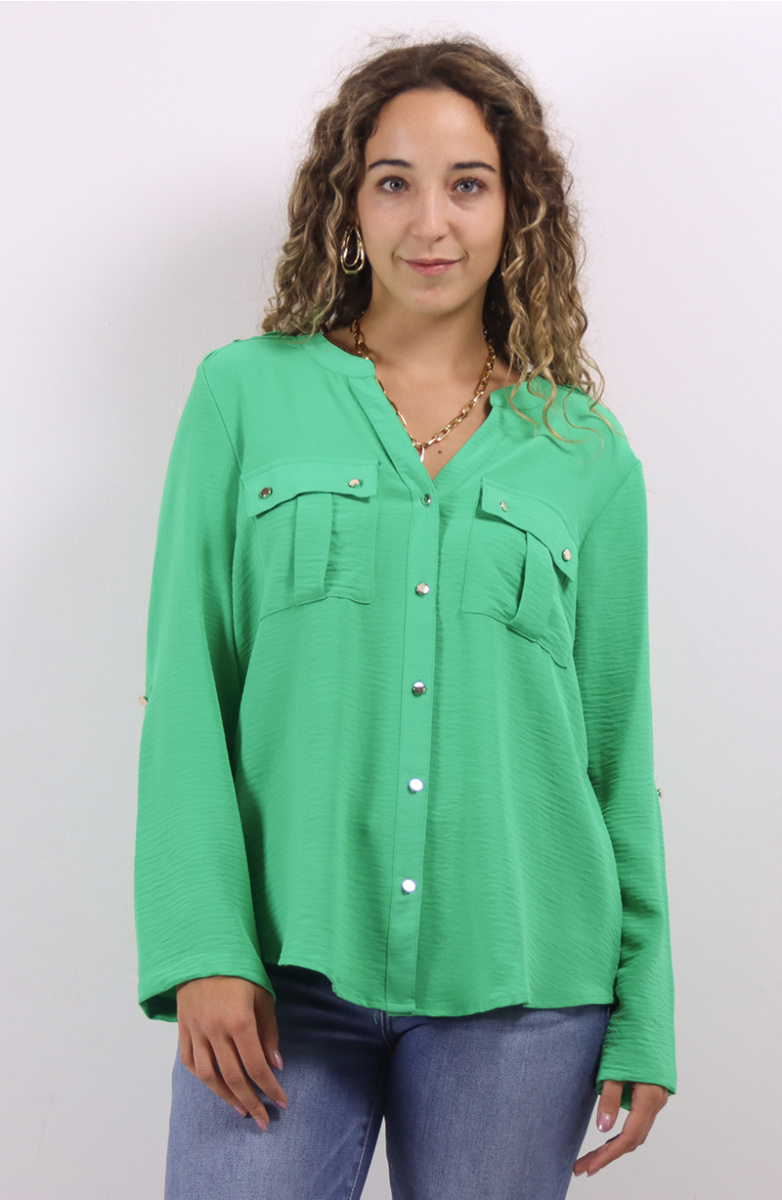 BLUSA MANGA LARGA ABOTONADA EN DELANTERO CON BOLSILLO ESCOTE V