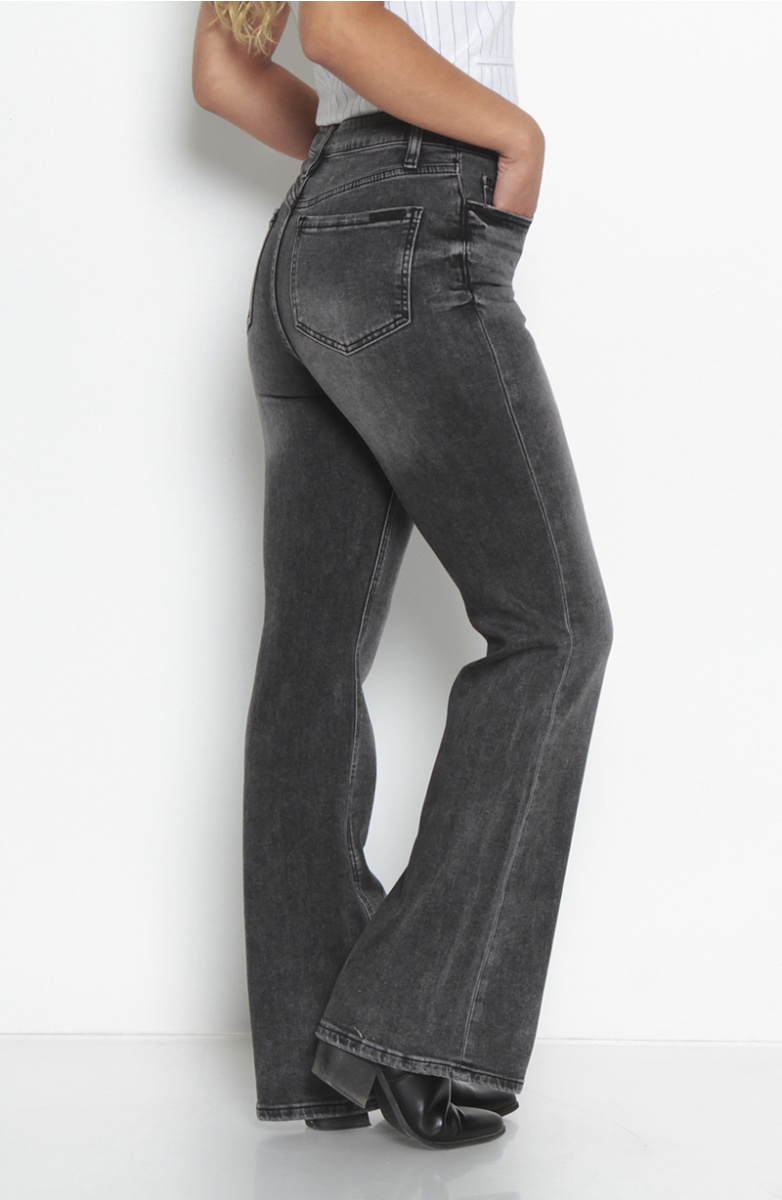 JEANS FLARE TIRO ALTO PRETINA BASICA 1 BOTON