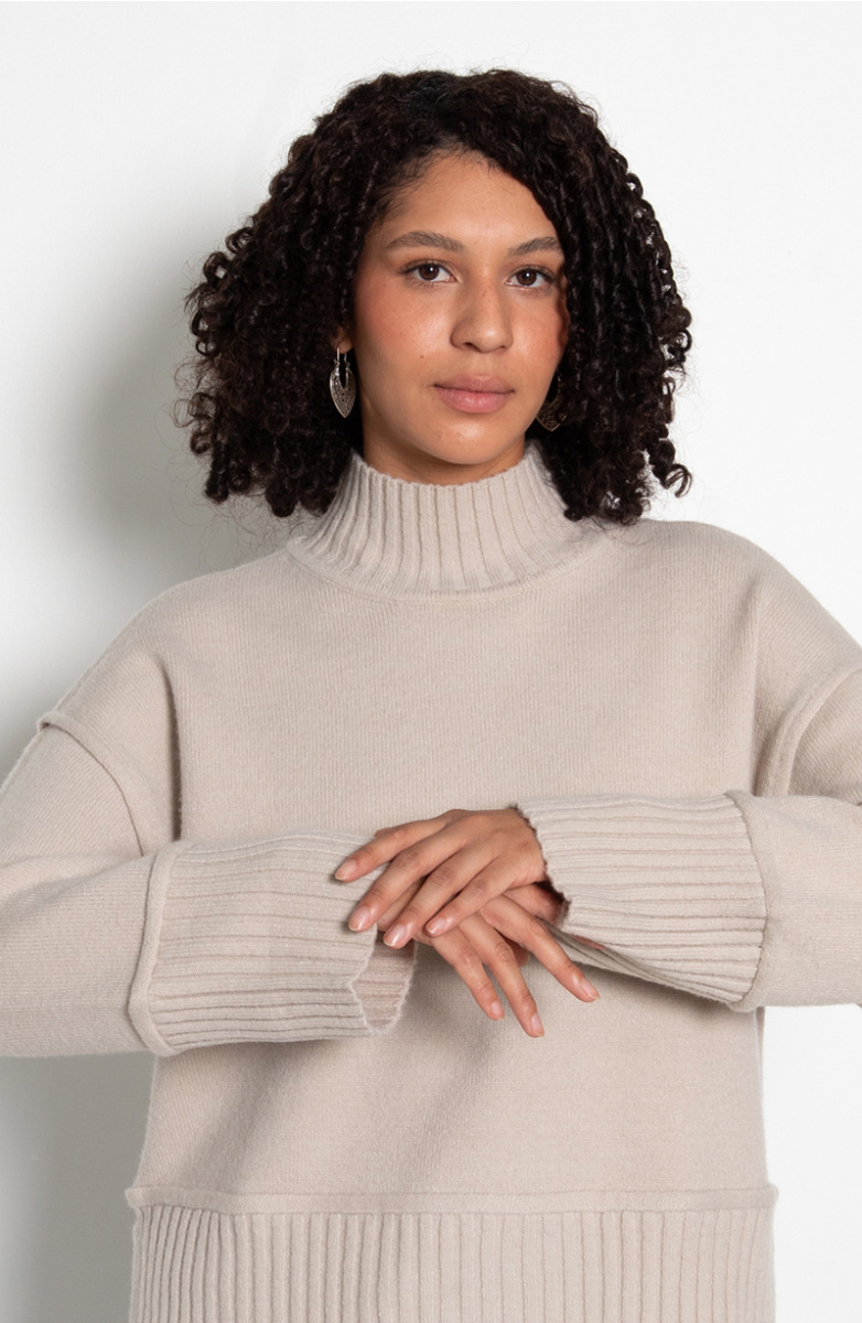 SWEATER MANGA LARGA CUELLO ALTO