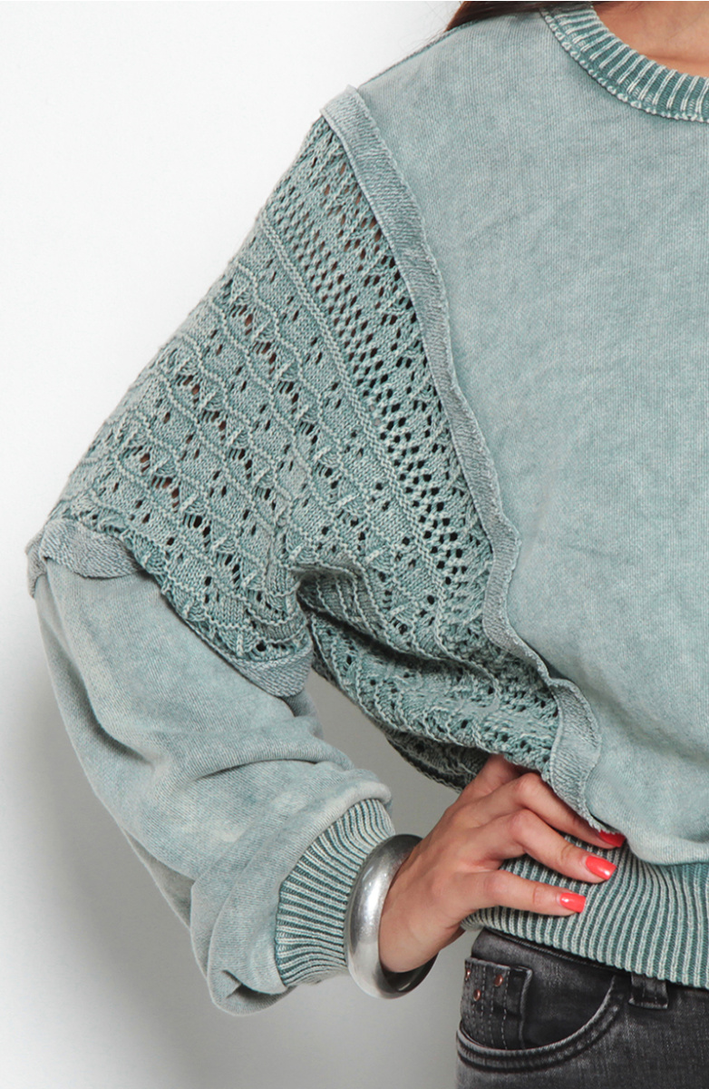 SWEATER MANGA LARGA SOLIDO CON APLICACION