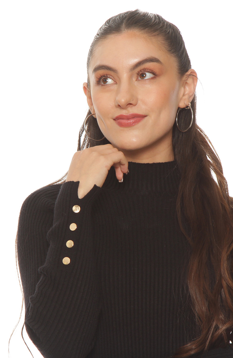 SWEATER MANGA LARGA CON CUELLO ALTO Y BOTONES EN PU?O