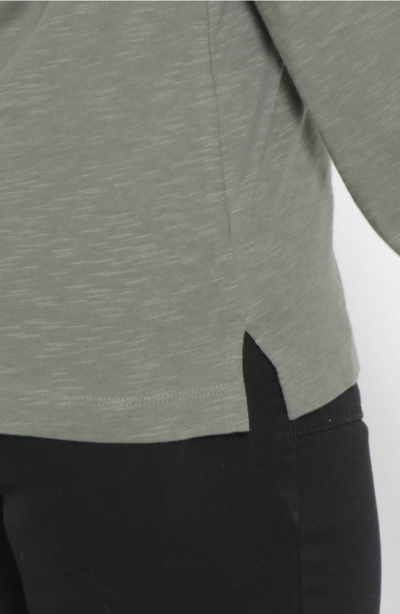 POLERA MANGA LARGA ESCOTE V