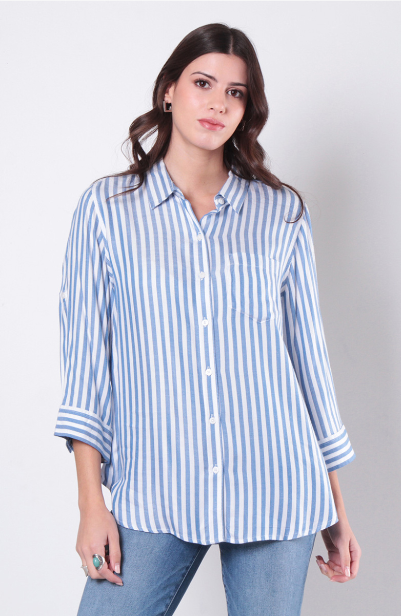 BLUSA MANGA LARGA LISTADA ABOTONADA EN DELANTERO CON BOLSILLO