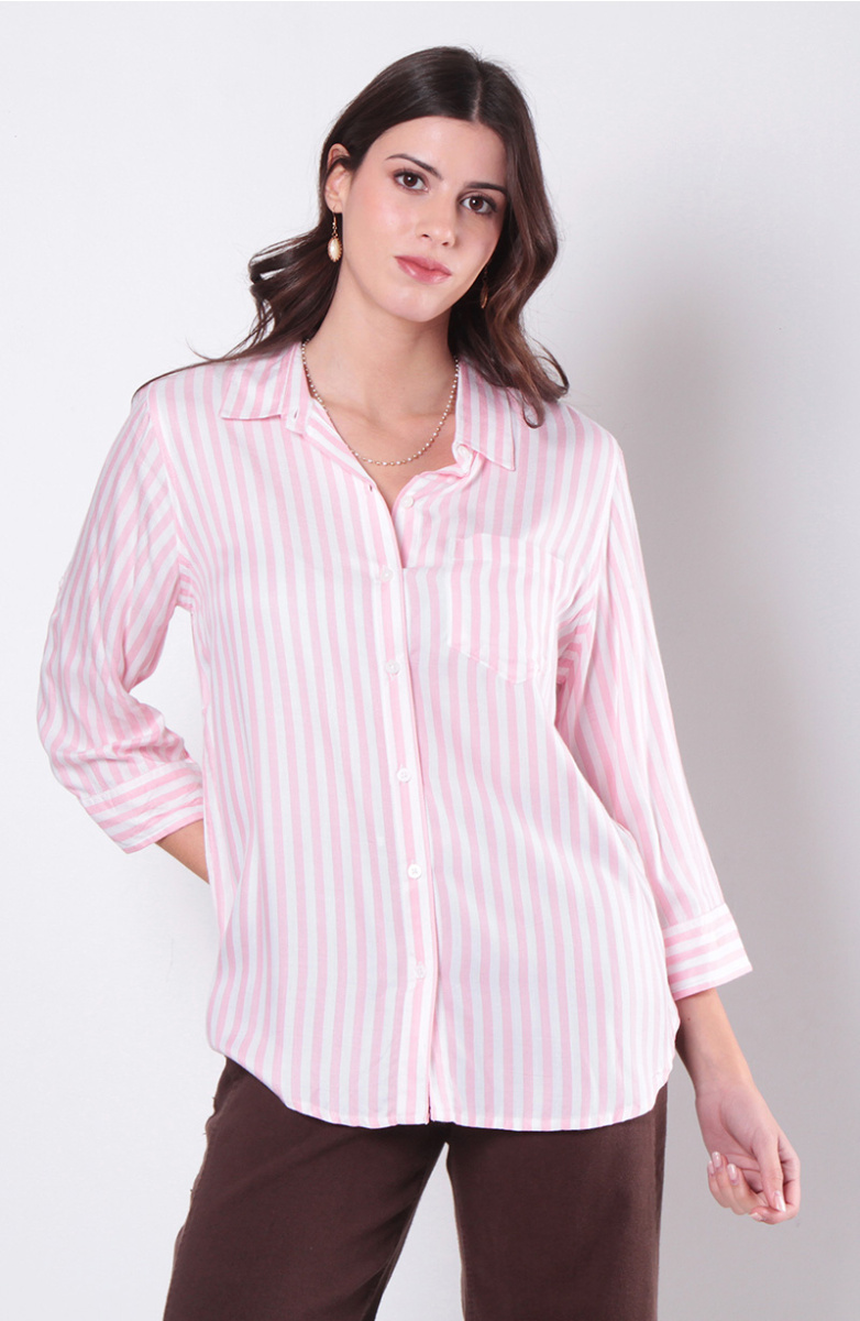 BLUSA MANGA LARGA LISTADA ABOTONADA EN DELANTERO CON BOLSILLO