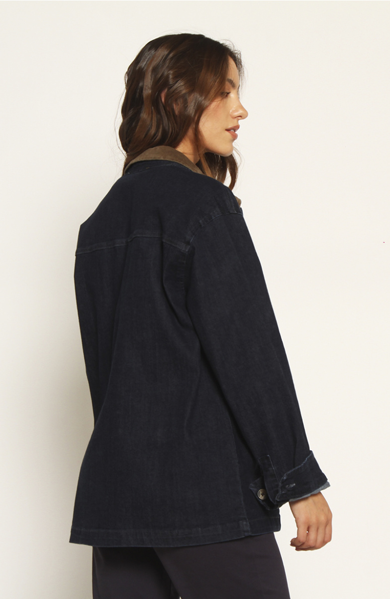 CHAQUETA MANGA LARGA DENIM CON BOLSILLOS Y CUELLO