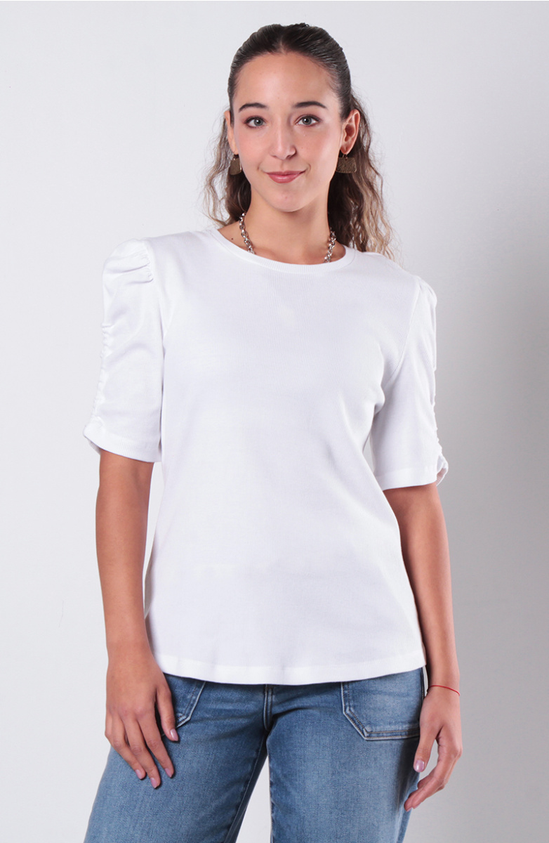 POLERA MANGA CORTA ESCOTE REDONDO CON MANGA RECOGIDA