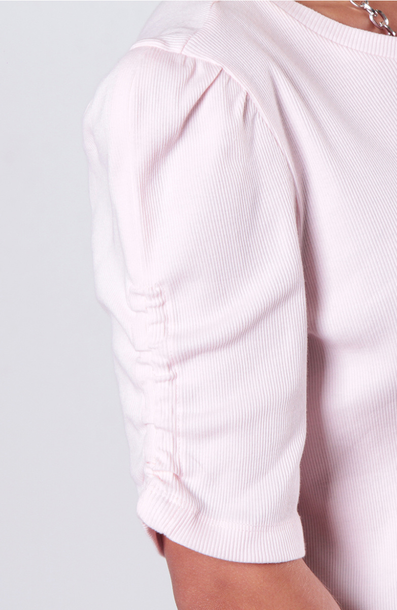 POLERA MANGA CORTA ESCOTE REDONDO CON MANGA RECOGIDA