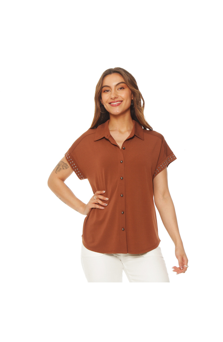 BLUSA MANGA CORTA ABOTONADA EN DELANTERO Y APLICACION EN MANGA