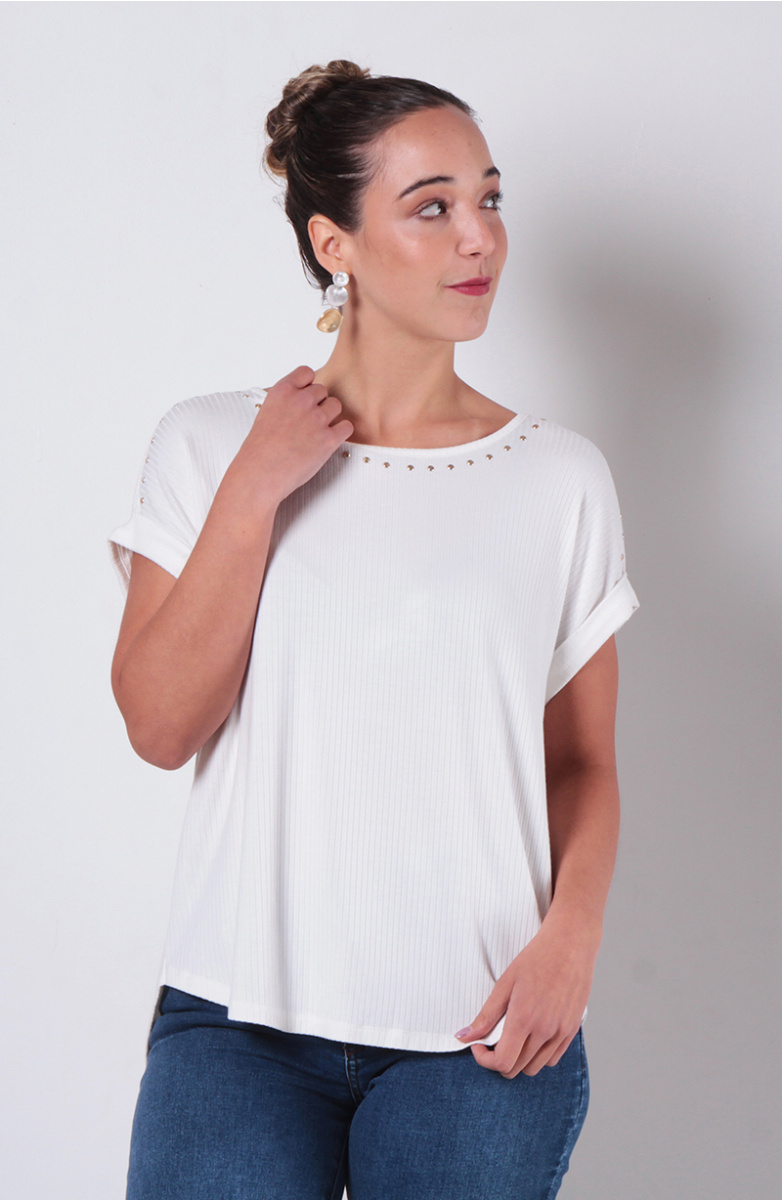 POLERA MANGA CORTA ESCOTE REDONDO CON TACHAS