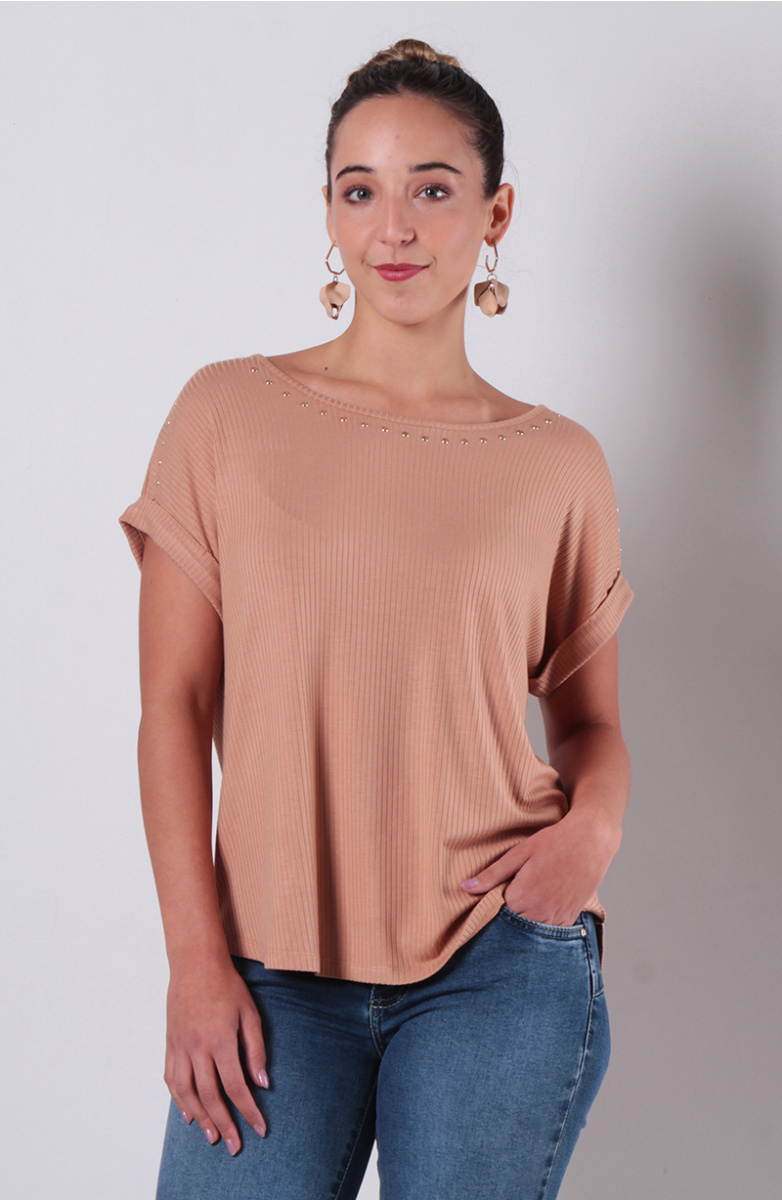 POLERA MANGA CORTA ESCOTE REDONDO CON TACHAS