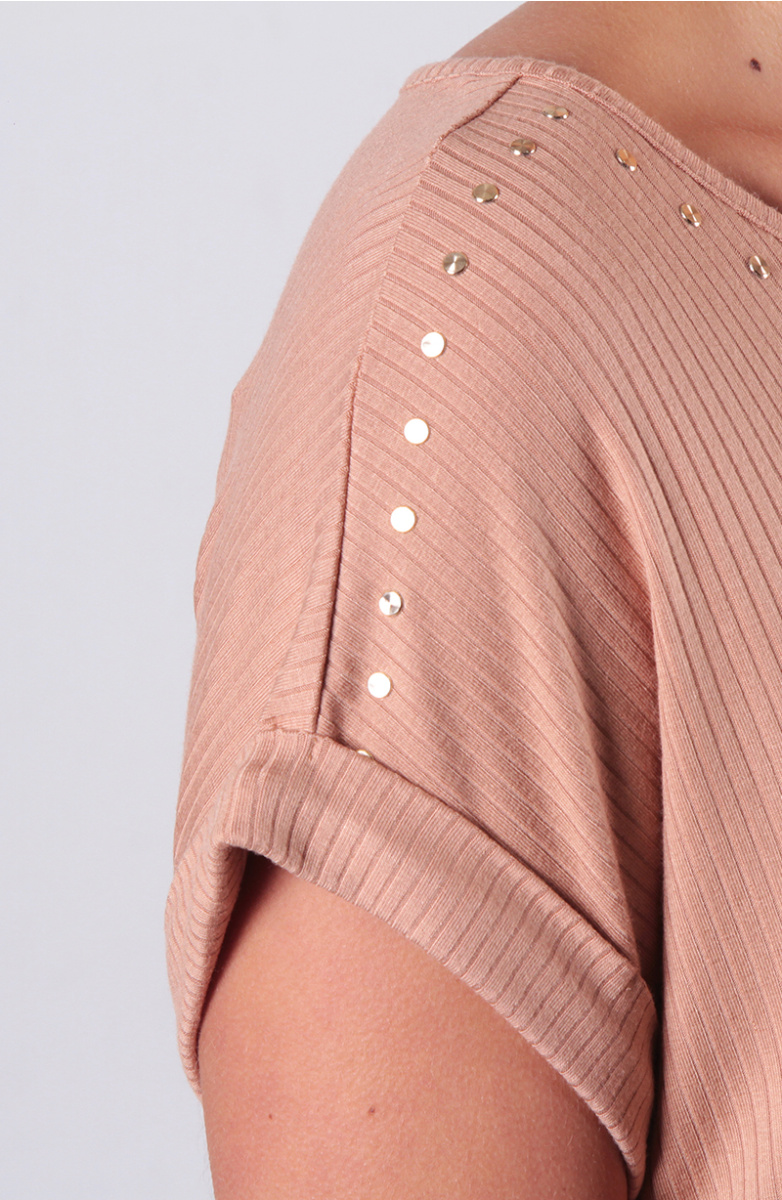 POLERA MANGA CORTA ESCOTE REDONDO CON TACHAS