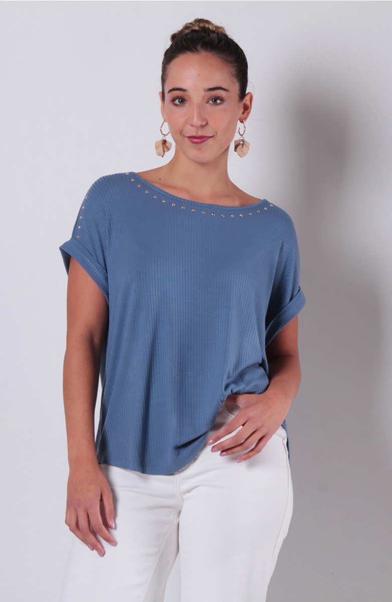 POLERA MANGA CORTA ESCOTE REDONDO CON TACHAS