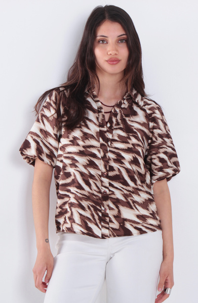 Blusa Estampada Manga Corta Abotonada En Delantero