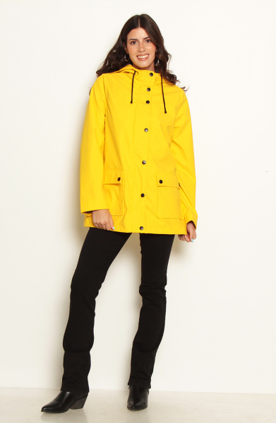 CHAQUETA IMPERMEABLE CON CAPUCHA Y BOLSILLOS