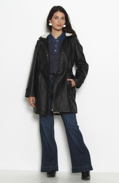 CHAQUETA MANGA LARGA CON CAPUCHA CINTURA AJUSTABLE Y BOLSILLOS
