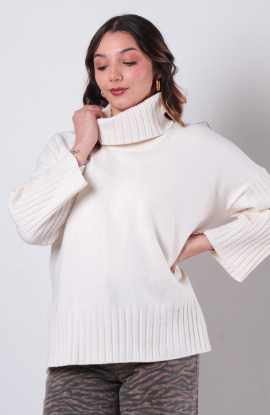 SWEATER MANGA LARGA CUELLO ALTO