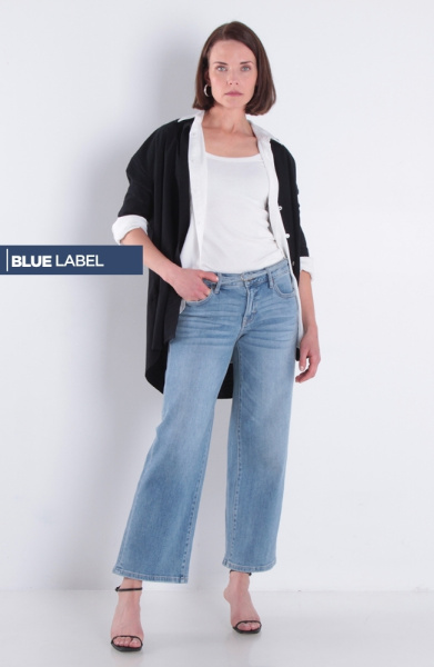 Jeans Crop Tiro Medio Pretina Basica 1 Boton Con Lazo