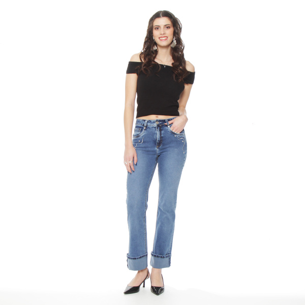 JEANS RECTO TIRO ALTO PRETINA BASIC 1 BOTON APLICACION BORDADO Y STRAS