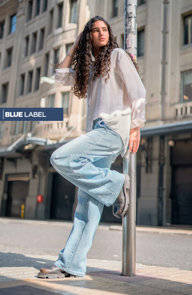 JEANS RECTO TIRO ALTO PRETINA MEDIA 2 BOTONES