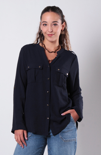 BLUSA MANGA LARGA ABOTONADA EN DELANTERO CON BOLSILLO ESCOTE V