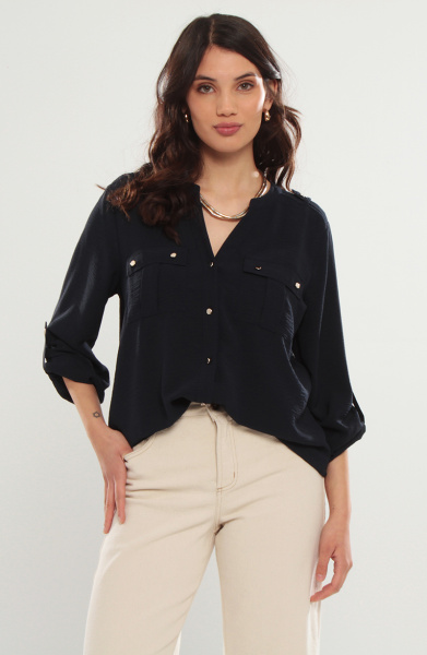 BLUSA MANGA LARGA ABOTONADA EN DELANTERO CON BOLSILLO ESCOTE V