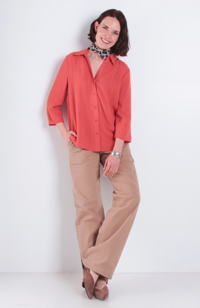 Blusa Manga 3/4 Abotonada En Delantero Escote V