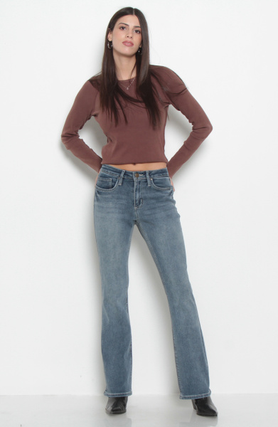 JEANS RECTO TIRO MEDIO PRETINA BASICA 1 BOTON CON TAPETA EN BOLSILLO
