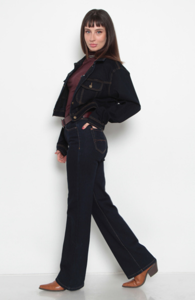 JEANS BASICO RECTO TIRO MEDIO PRETINA UN BOTON