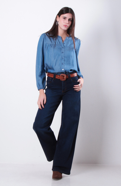 JEANS BASICO WIDE TIRO MEDIO PRETINA UN BOTON