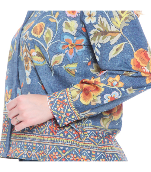 BLUSA MANGA LARGA ESTAMAPADA ABOTONADA EN DELANTERO