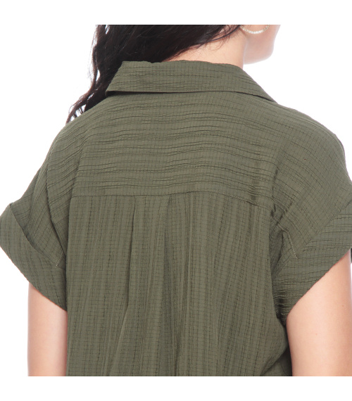 BLUSA MANGA CORTA SOLIDA ABOTONADA EN DELANTERO Y NUDO