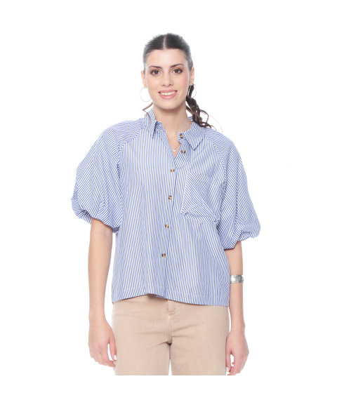 BLUSA MANGA CORTA LISTADA ABOTONADA EN DELANTERO Y BOLSILLO