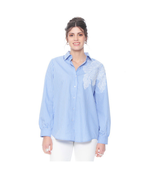 BLUSA MANGA LARGA LISTADA CON BORDADO ABOTONADA EN DELANTERO