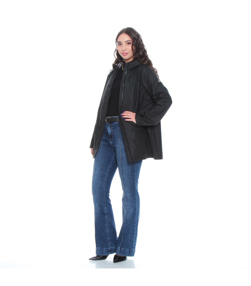 CHAQUETA IMPERMEABLE MANGA LARGA CON CAPUCHA