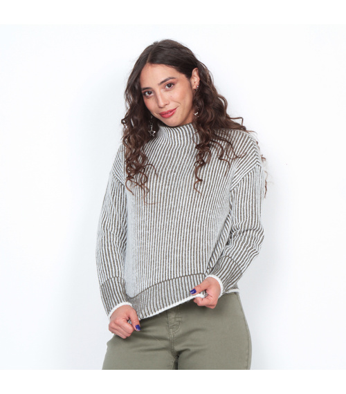 SWEATER MANGA LARGA CUELLO ALTO