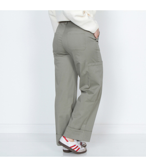 PANTALON CARGO TIRO ALTO PRETINA BASICA CON BASTA DOBLADA