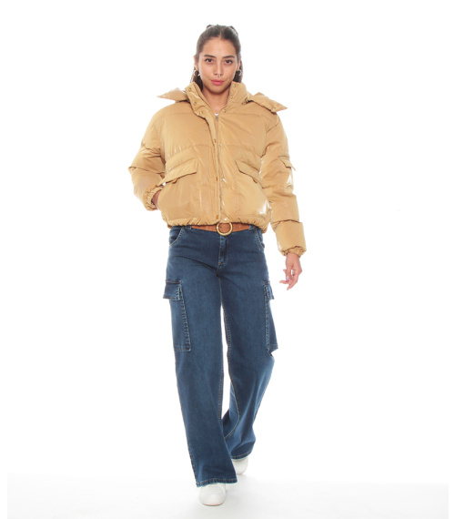 PARKA MANGA LARGA CON CAPUCHA Y BOLSILLOS SOLIDO