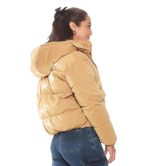 PARKA MANGA LARGA CON CAPUCHA Y BOLSILLOS SOLIDO
