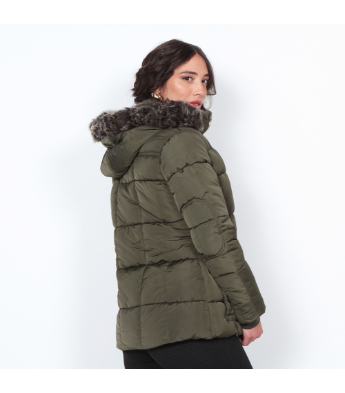 PARKA MANGA LARGA CON IEL EN CAPUCHA Y BOLSILLOS CON TAPETAS