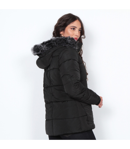 PARKA MANGA LARGA CON IEL EN CAPUCHA Y BOLSILLOS CON TAPETAS
