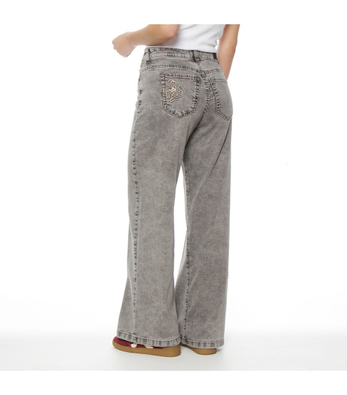 JEANS CON BORDADO WIDE LEG TIRO ALTO PRETINA BASICA 1 BOTON